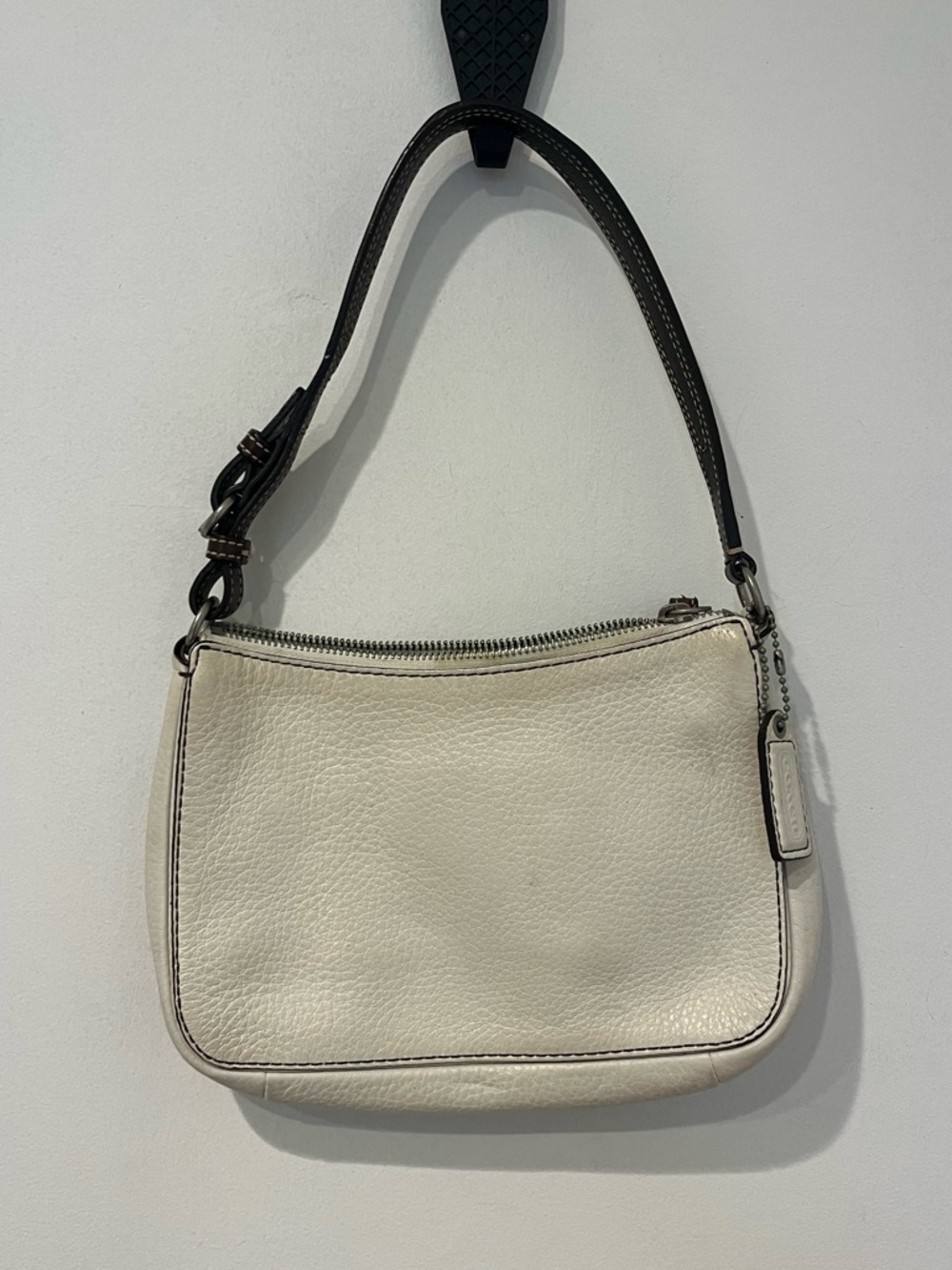 Vintage Coach White Leather Shoulder Bag with Brown Trim - Picture 2 of 6